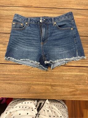 No Boundaries Frayed Hem Denim Shorts - Blue